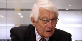 El director de Misión Salud, Germán Holguín, asegura que hay una guerra contra los medicamentos genéricos.