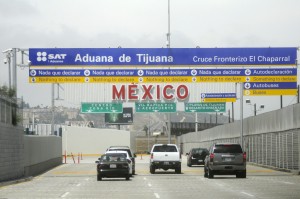 30612172. Tijuana, BC.- Aspecto del cruce fronterizo "El Chaparral" que es la entrada a México de los Estados Unidos y une a las cuidades de Tijuana y San Diego, considerada la frontera mas transitada del mundo. NOTIMEX/FOTO/EDUARDO JARAMILLO/FRE/EBF/